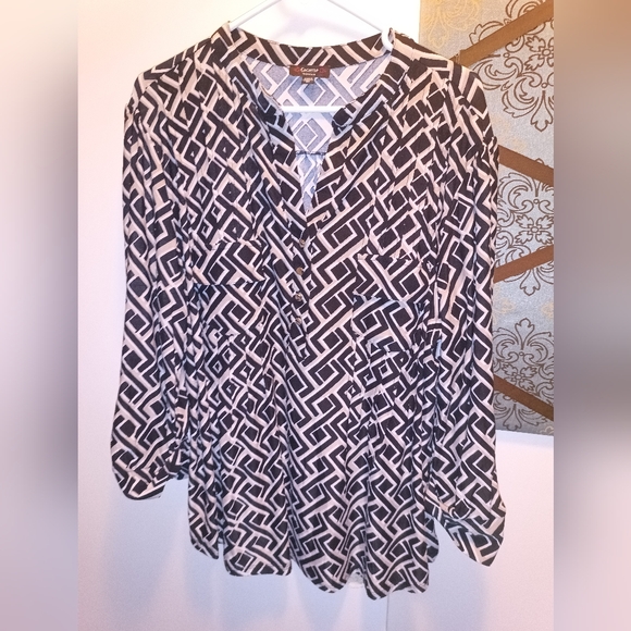 3x split neck roll tab sleeve top - Picture 1 of 4